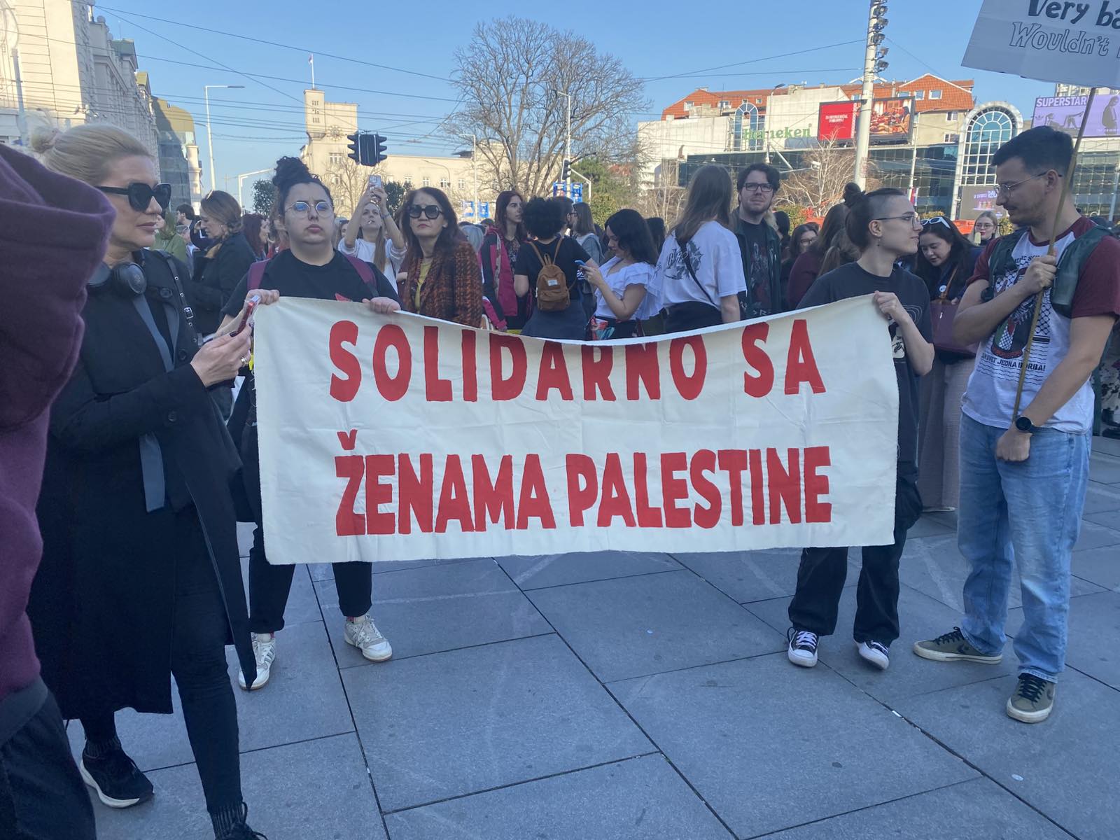 Sa osmomartovskog marša u Beogradu "Izađi, izbori se!": Tražimo pravedne prevremene izbore 2 Sa osmomartovskog marša u Beogradu "Izađi, izbori se!": Tražimo pravedne prevremene izbore 2