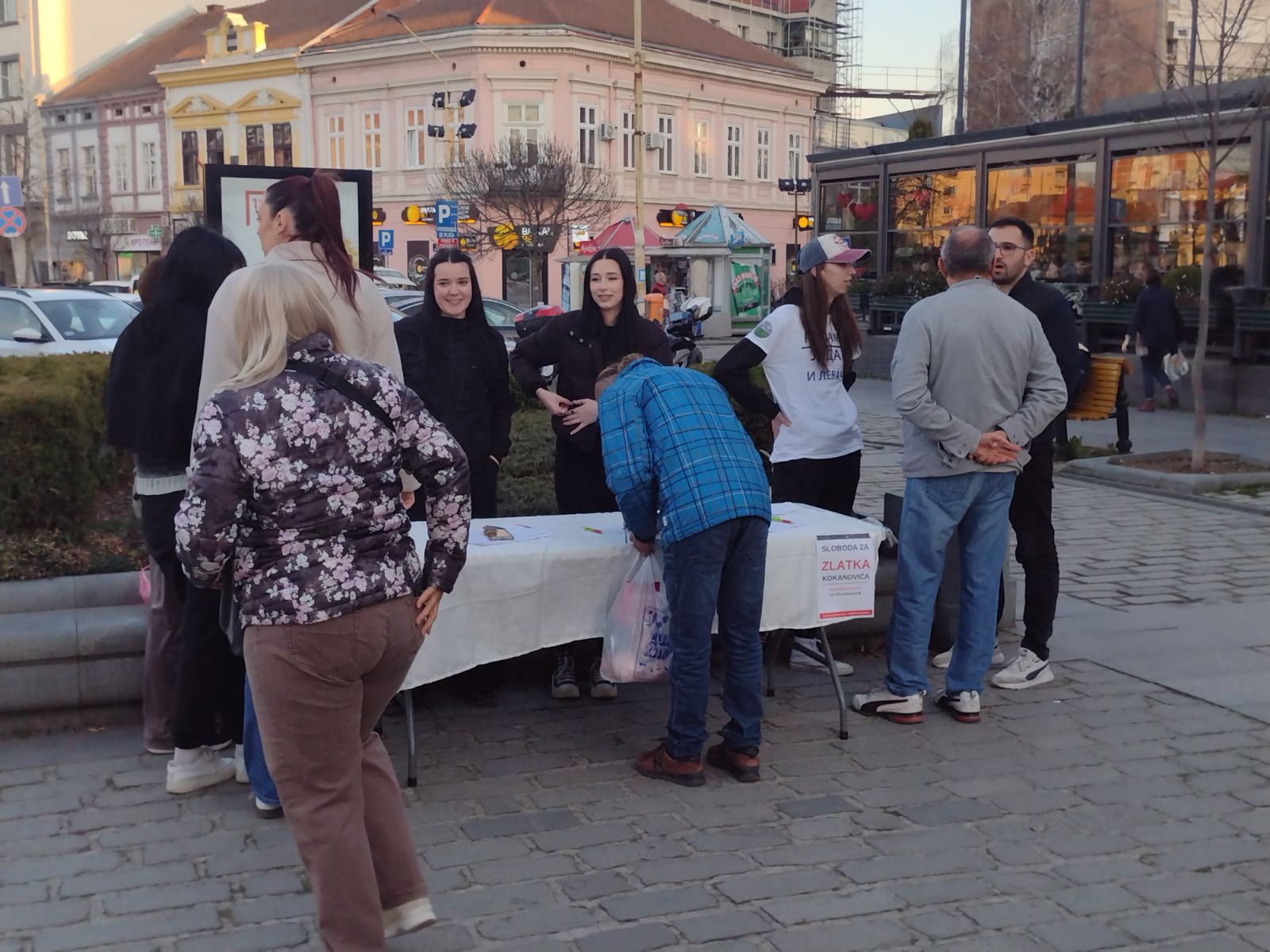 Kragujevac jasno i glasno stoji uz svoje saborce: Završene akcije prikupljanja potpisa za oslobađanje Zlatka Kokanovića, 3 Kragujevac jasno i glasno stoji uz svoje saborce: Završene akcije prikupljanja potpisa za oslobađanje Zlatka Kokanovića, 3