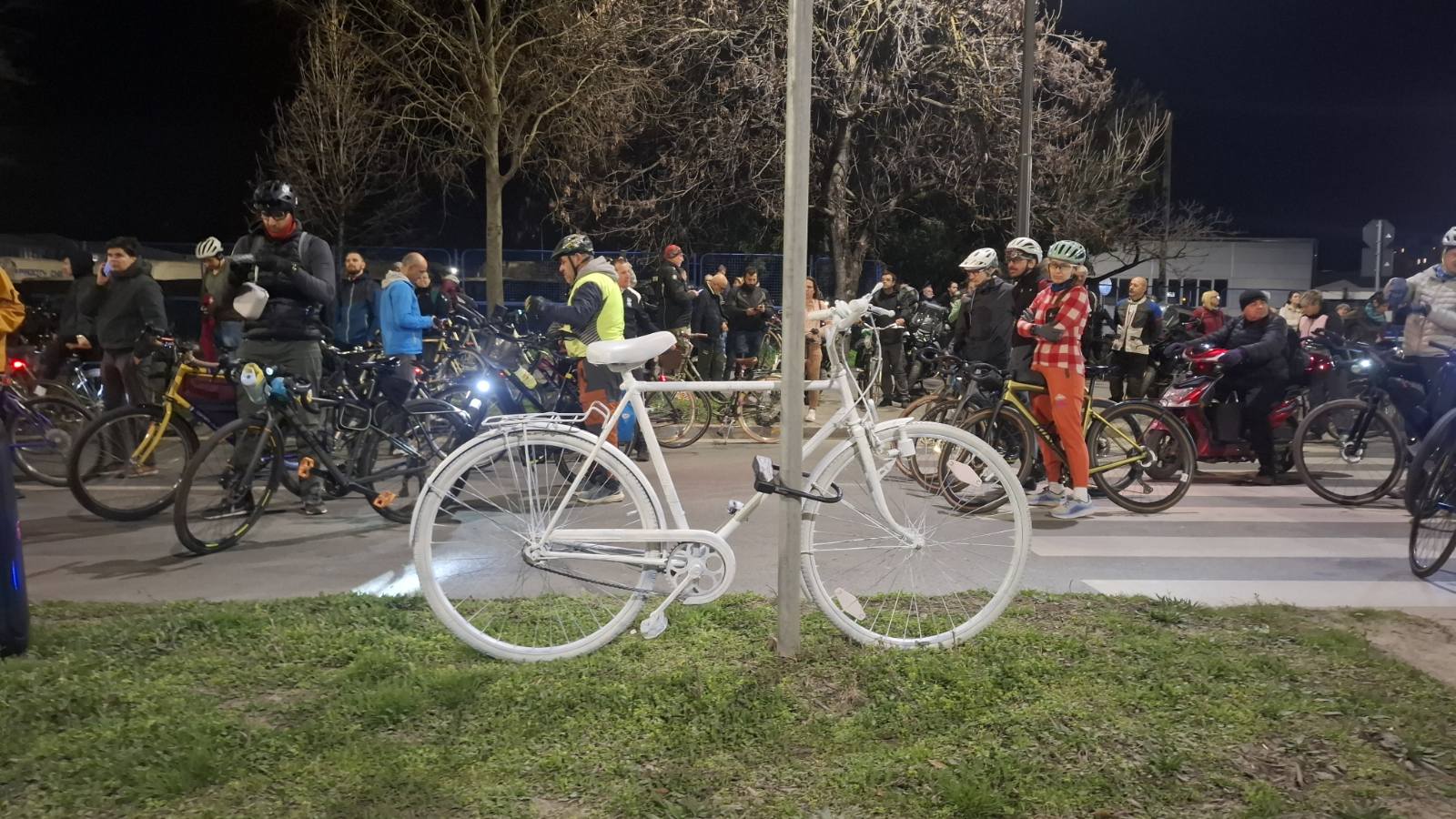 Novi Sad: Kritična masa i memorijal za poginulog biciklistu 2 biciklisti novi sad