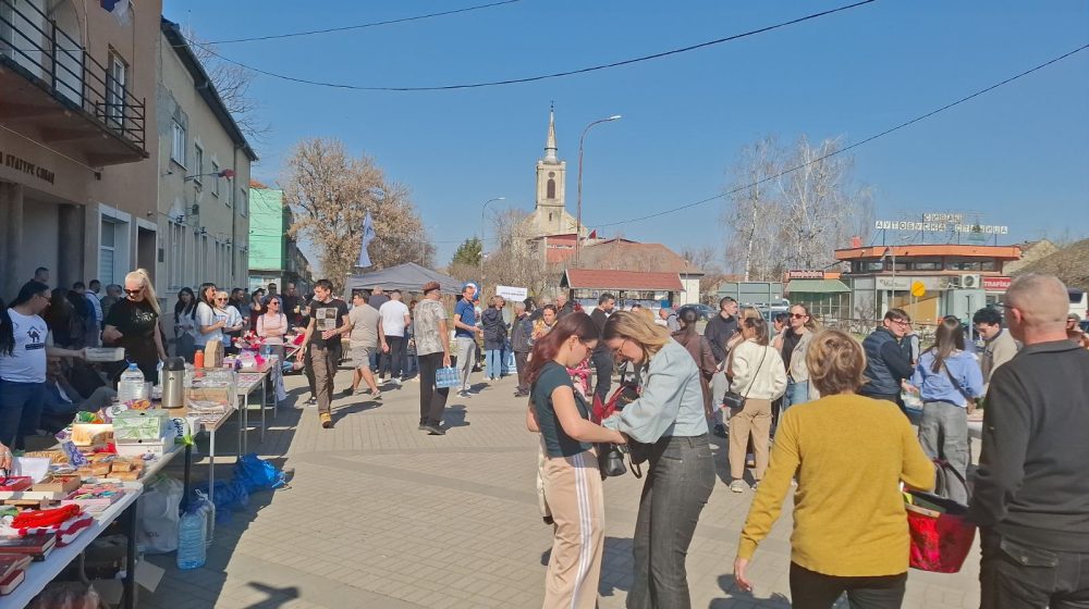 Humanitarni bazar u Sivcu: Prikupljen novac ide posmatračima na izborima i studentskoj listi u Kuli 1