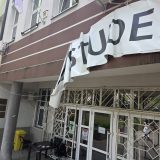 Na zgradi Silosa pocepan baner i oblepljene nalepnice protiv studenata Medicinskog fakulteta 14