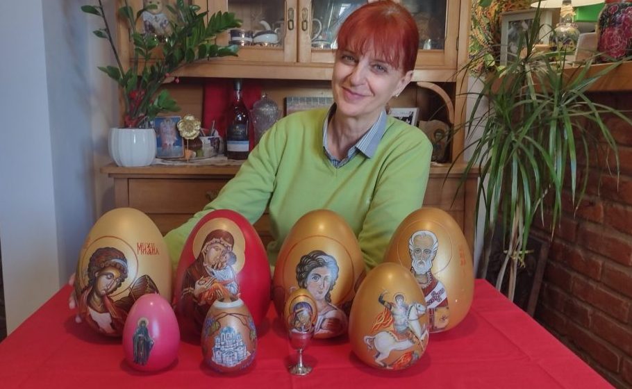 Oslikavanje u kom se vreme ne meri ovozemaljskim satovima: Dekorativna uskršnja jaja na keramici (FOTO) 1