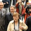 Selaković dočekan zvižducima ispred Višeg suda u Beogradu 11