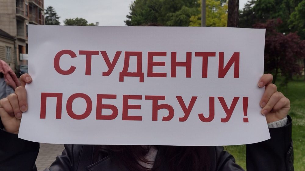 U Savinom selu kod Vrbasa duže od devet sati skup podrške studentima i kontraskup SNS-a 1