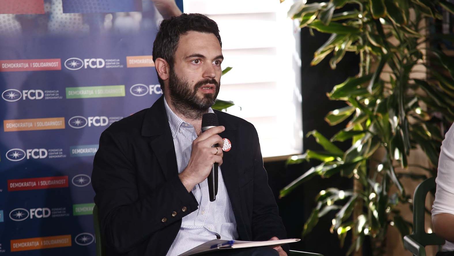 "Ne možeš biti levičar sa izglancanim cipelicama i peglanom kravatom": Ko je autentična levica u Srbiji? 4 "Ne možeš biti levičar sa izglancanim cipelicama i peglanom kravatom": Ko je autentična levica u Srbiji? 4
