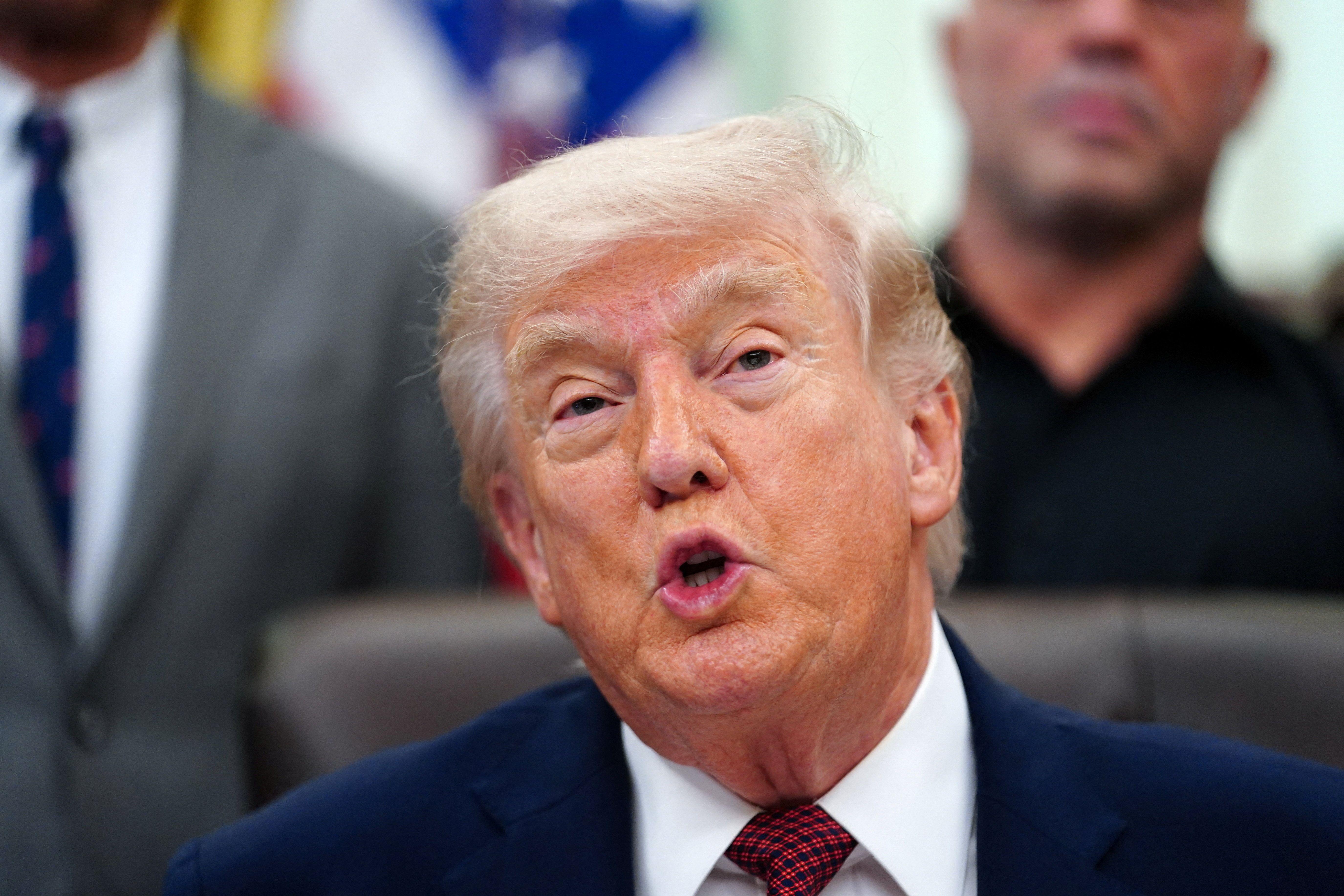 Otvoren Ormuski moreuz, pa zatvoren; Tramp ponovo preti Iranu 1 Američki predsednik Donald Tramp