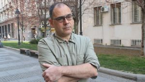 U toku pretres stana Aleksandra Radića zbog njegovih izjava o zvučnom topu 12 U toku pretres stana Aleksandra Radića zbog njegovih izjava o zvučnom topu 10