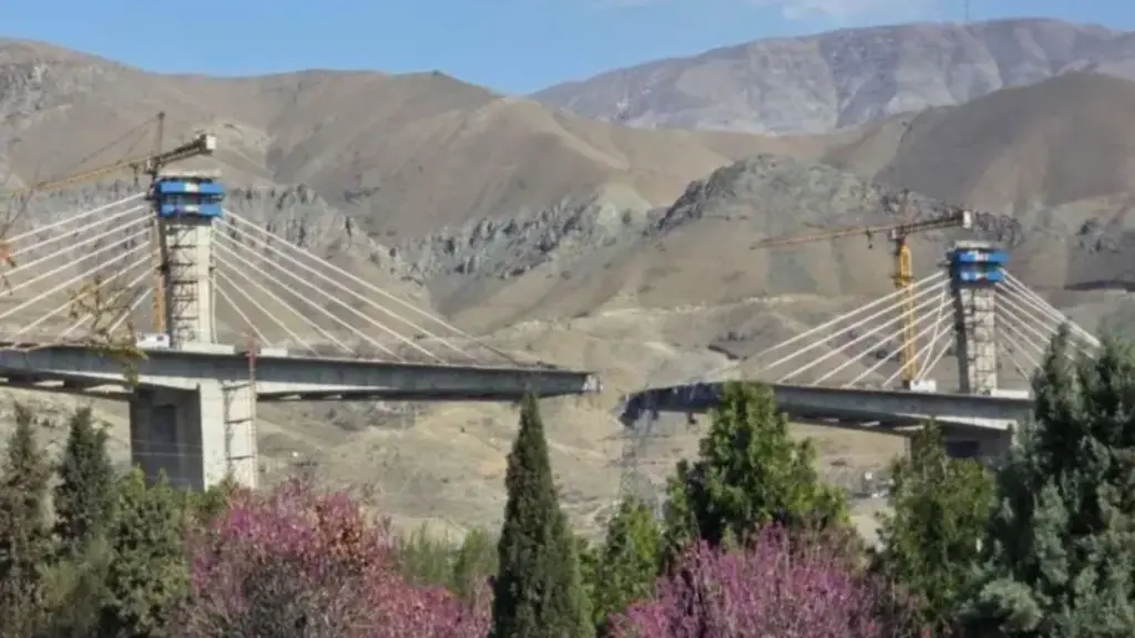 Novi Trampov rok za otvaranje Ormuskog moreuza, ubijen još jedan visoki iranski oficir 3 most u karadžu u iranu prepolovljen