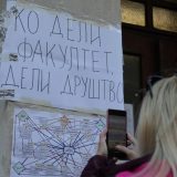 Protest u Nišu zbog obaveštenja da više neće biti upisa studenata na tri departmana Filozofskog koje je Vlada pripojila Fakultetu srpskih studija 3