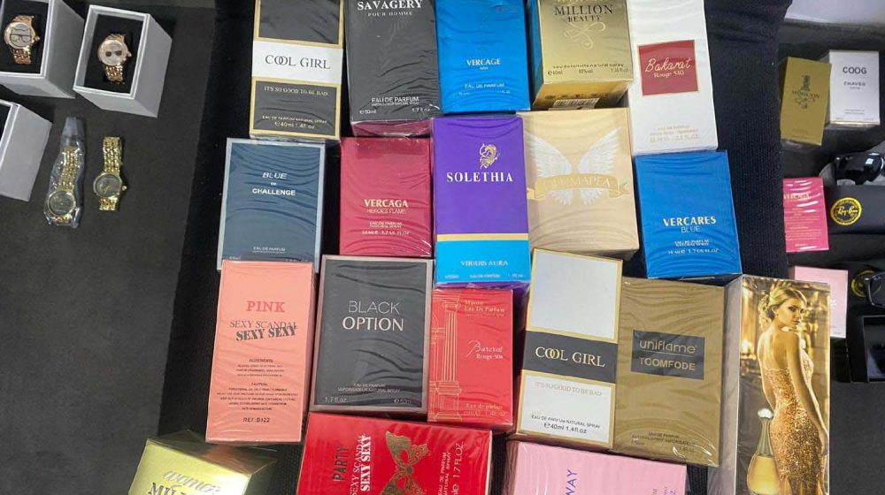MUP: Oduzeta veća količina garderobe i parfema, krivične prijave protiv četiri osobe 1