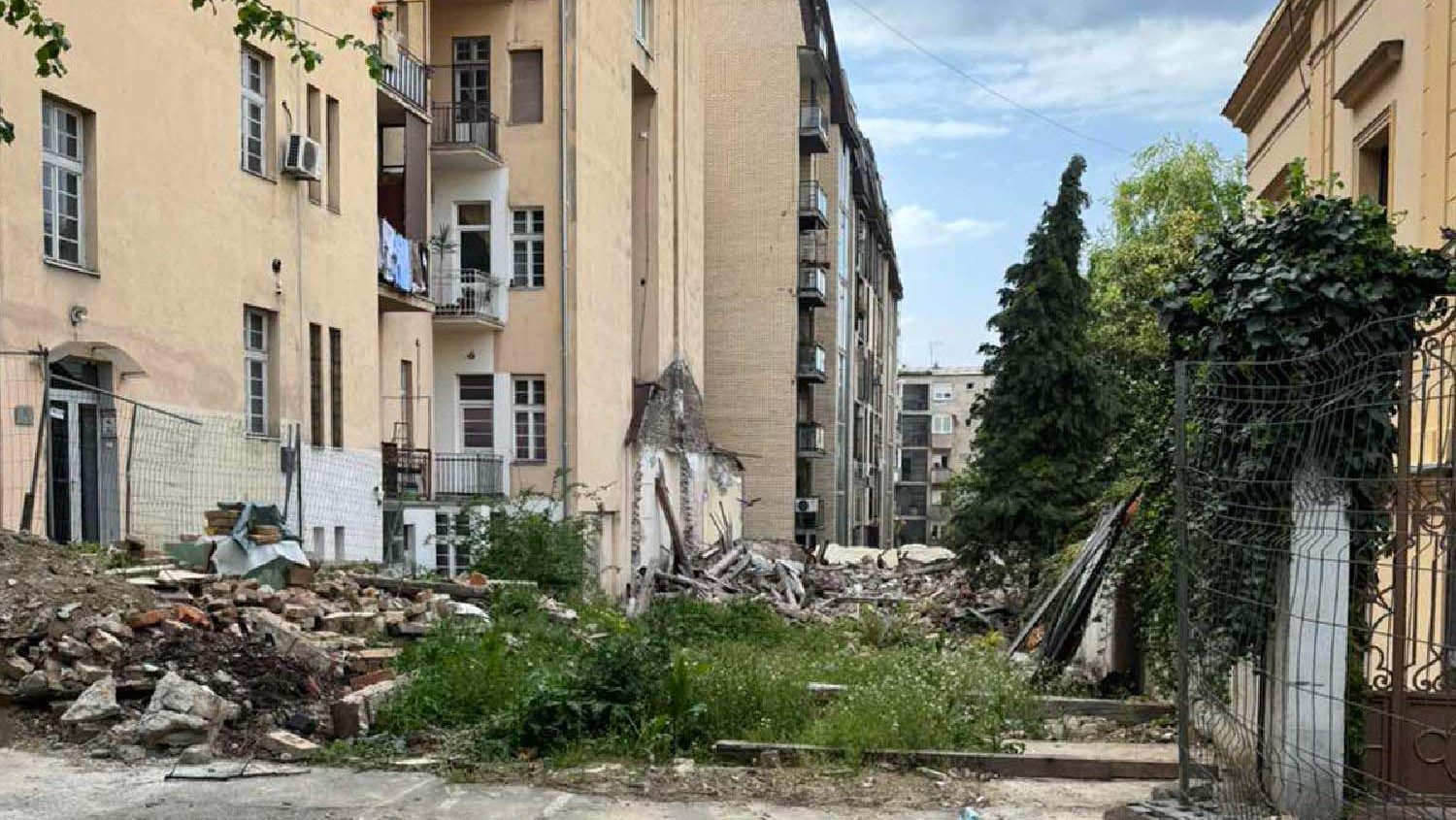 "Pobeda na vidiku, nismo još izašli iz crvene zone": Komšije o poništavanju građevinske dozvole u Kneza Miloša 2 "Pobeda na vidiku, nismo još izašli iz crvene zone": Komšije o poništavanju građevinske dozvole u Kneza Miloša 2