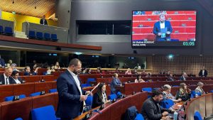 "I, da ostane zapamćeno": Srpski poslanik u Skupštini Saveta Evrope govorio o studentima, Kosovu i krizi u Srbiji 8 "I, da ostane zapamćeno": Srpski poslanik u Skupštini Saveta Evrope govorio o studentima, Kosovu i krizi u Srbiji 3