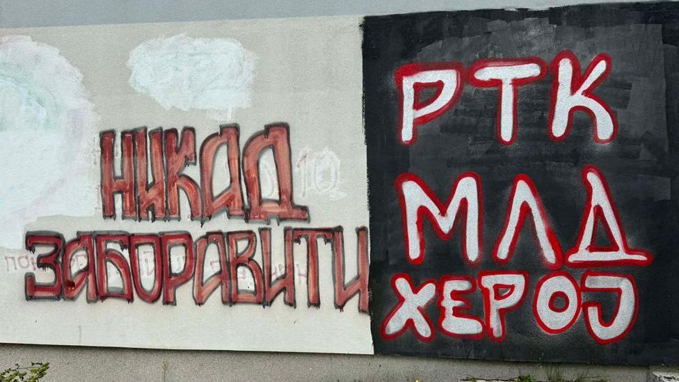 Mural kao krivično delo u Bosni i Hercegovini: 'Osetim jezu i strah' 6 Stara fasada zgrade u Istočnom Sarajevu