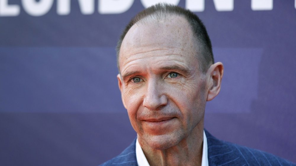 rejf fajns stranac sa srpskim pasosem