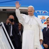 Papa Lav XIV odgovorio na oštre napade predsednika SAD: "Ne bojim se Trampa" 6