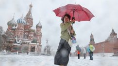 Snow blankets Moscow (VIDEO, FOTO) Snežna oluja pogodila područje Moskve: Otkazano preko 50 letova, na snazi narandžasti meteoalarm, naselja bez struje 7