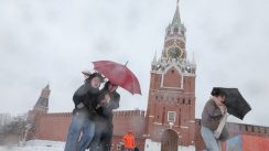 Snow blankets Moscow (VIDEO, FOTO) Snežna oluja pogodila područje Moskve: Otkazano preko 50 letova, na snazi narandžasti meteoalarm, naselja bez struje 6