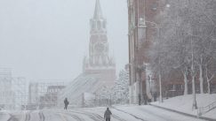 Snow blankets Moscow (VIDEO, FOTO) Snežna oluja pogodila područje Moskve: Otkazano preko 50 letova, na snazi narandžasti meteoalarm, naselja bez struje 5