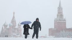 Snow blankets Moscow (VIDEO, FOTO) Snežna oluja pogodila područje Moskve: Otkazano preko 50 letova, na snazi narandžasti meteoalarm, naselja bez struje 4