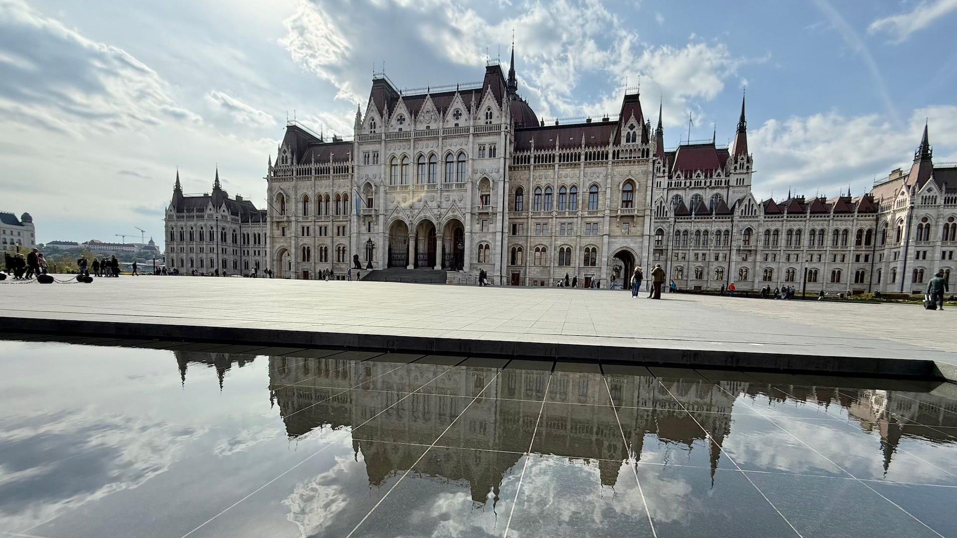 Izbori u Mađarskoj: Politička borba Orbana i Mađara zbog koje se i porodice dele i svađaju 7 Nacionalni parlament u Budimpešti