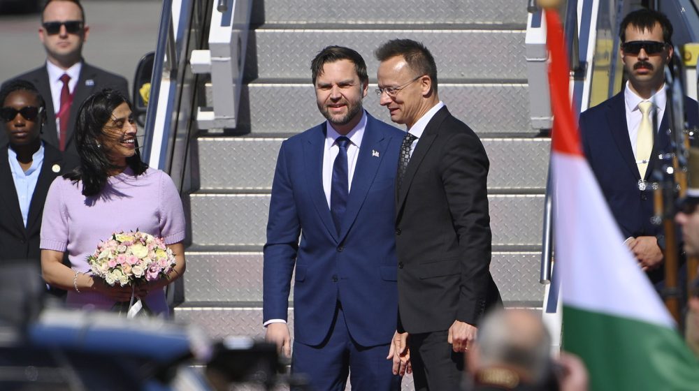 Koliko ljudi iz Srbije ima pravo glasa poštom na izborima u Mađarskoj? 1