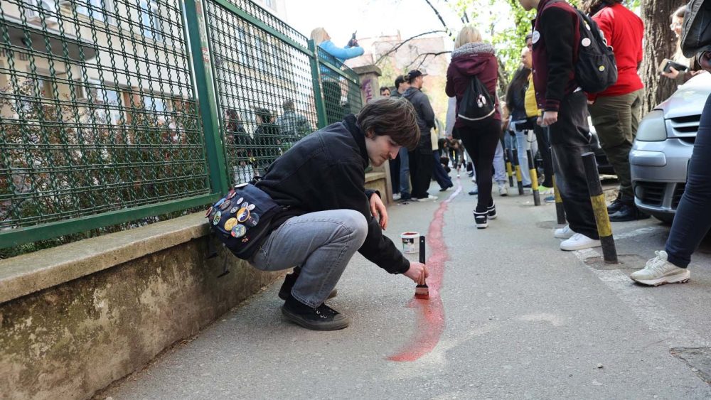 Protest ispred Filozofskog fakulteta u Nišu "Na strani zakona, a protiv nenaučne institucije": Studenti Filozofskog u Nišu pozdravili odluku NNV da odbaci saradnju sa Fakultetom srpskih sudija 2