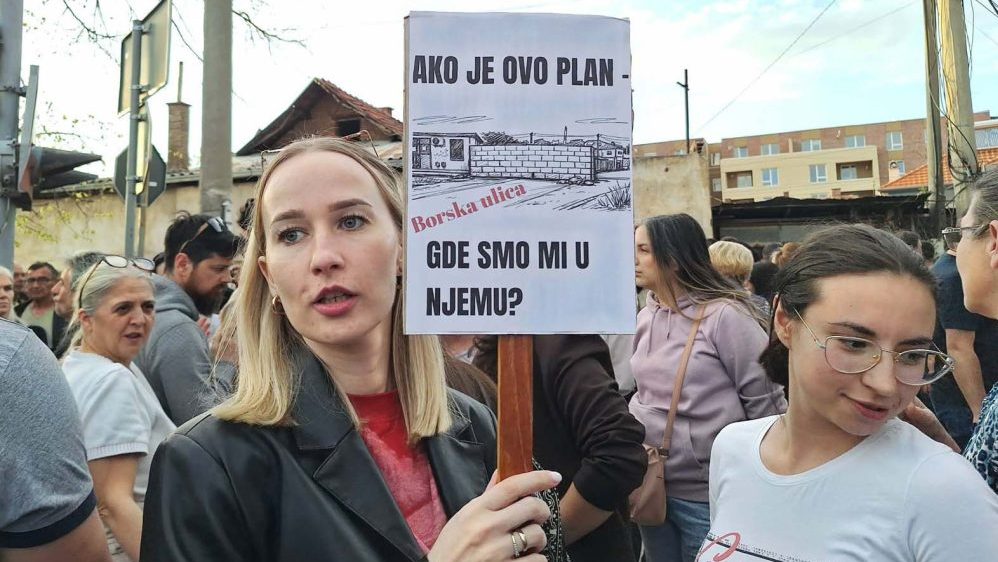 Protest zbog izgradnje železničke obilaznice oko Niša Počinje trodnevni protest zbog plana da železnička obilaznica oko Niša prođe kroz grad: Opozicija negira tvrdnje vlasti da je trasu crtala Evropa 2