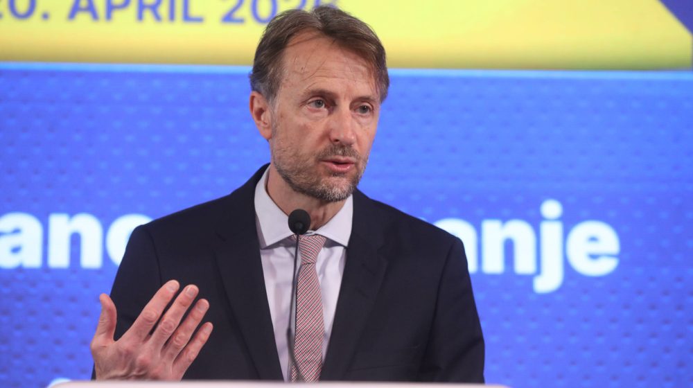 Fon Bekerat izrazio solidarnost EU povodom godišnjice masovnih ubistava u Ribnikaru i u dva sela 1
