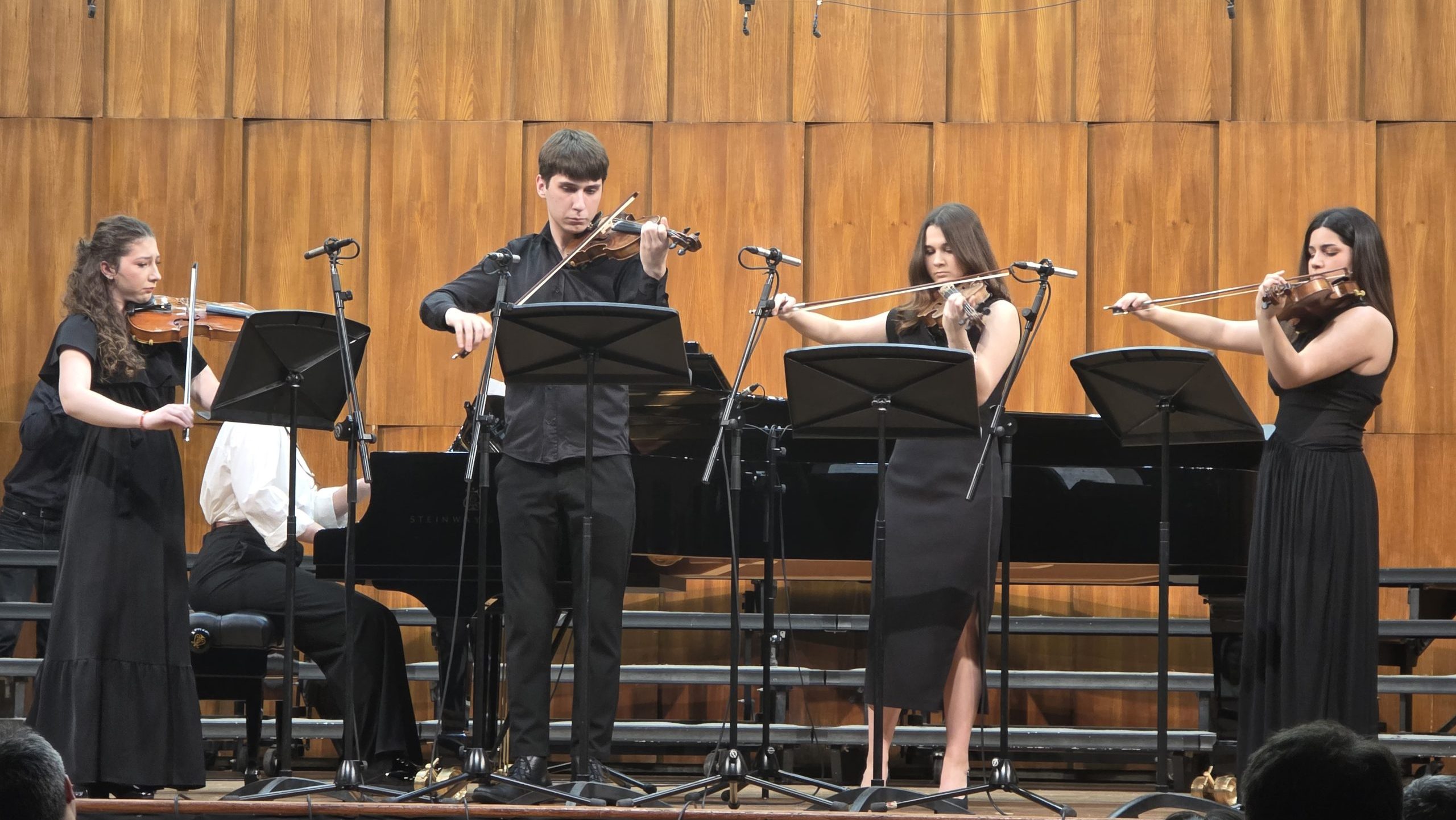 Svečani koncert učenika Muzičke škole „Mokranjac“ održan u Kolarčevoj zadužbini 2 Svečani koncert učenika Muzičke škole „Mokranjac“ održan u Kolarčevoj zadužbini 2
