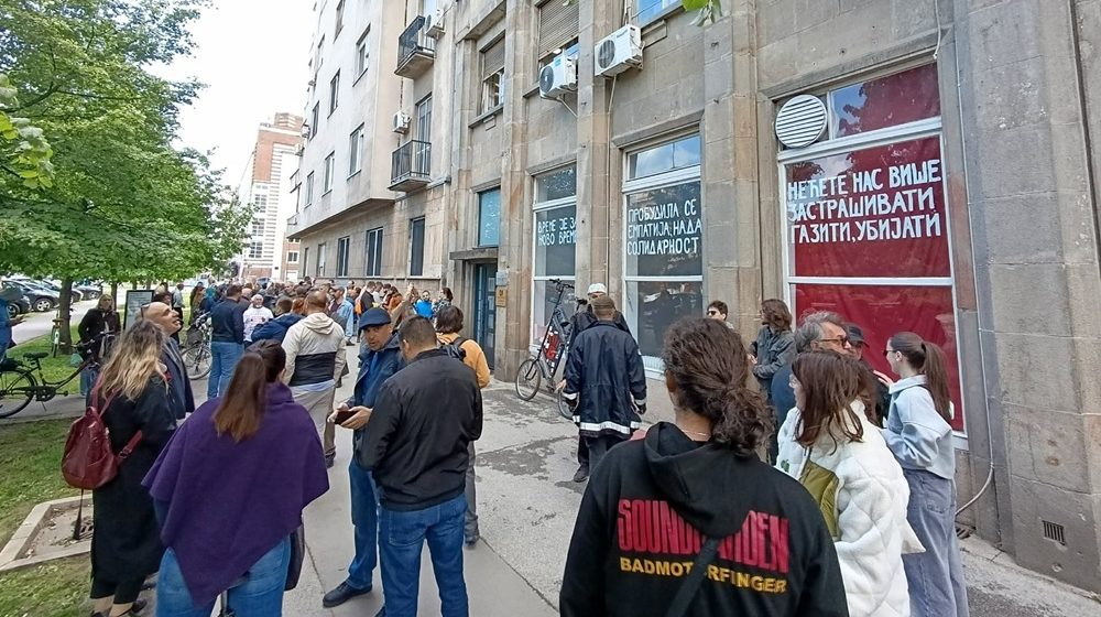 Protest studenata Akademije umetnosti zbog oduzete Galerije u Novom Sadu: Studenti ušli u dekanat 1