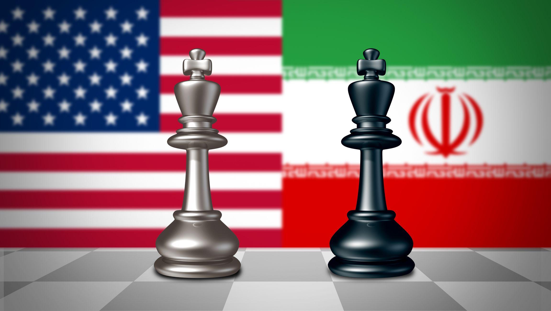 Četiri moguća scenarija ishoda američkog rata protiv Irana 1 ilustracija američke i iranske zastave i dve šahovske figure koje predstavljaju kraljeve