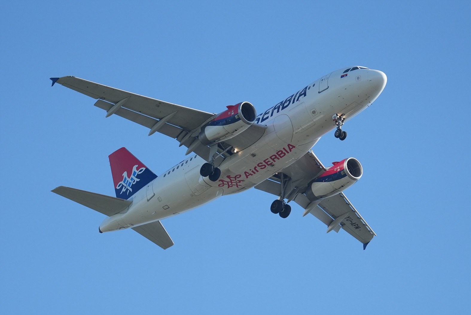 SRCE: Vlast pokušava da zaštiti kompaniju Air Serbia gušenje