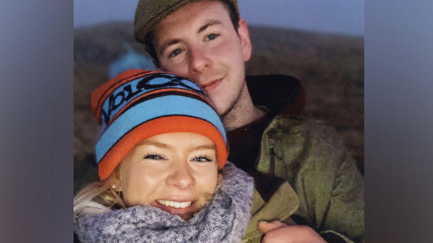 'Treba li da se udam za ubicu?' - ljubavna priča koja je otkrila zločin 1 Dr Kerolajn Mjurhed i Aleksandar „Sendi“ Mekelar imali su burnu romansu