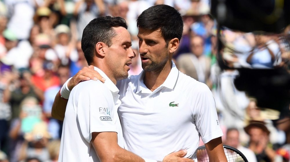 Novak Đoković i Roberto Bautista Agut, Foto: EPA/ANDY RAIN EDITORIAL USE ONLY/NO COMMERCIAL SALES