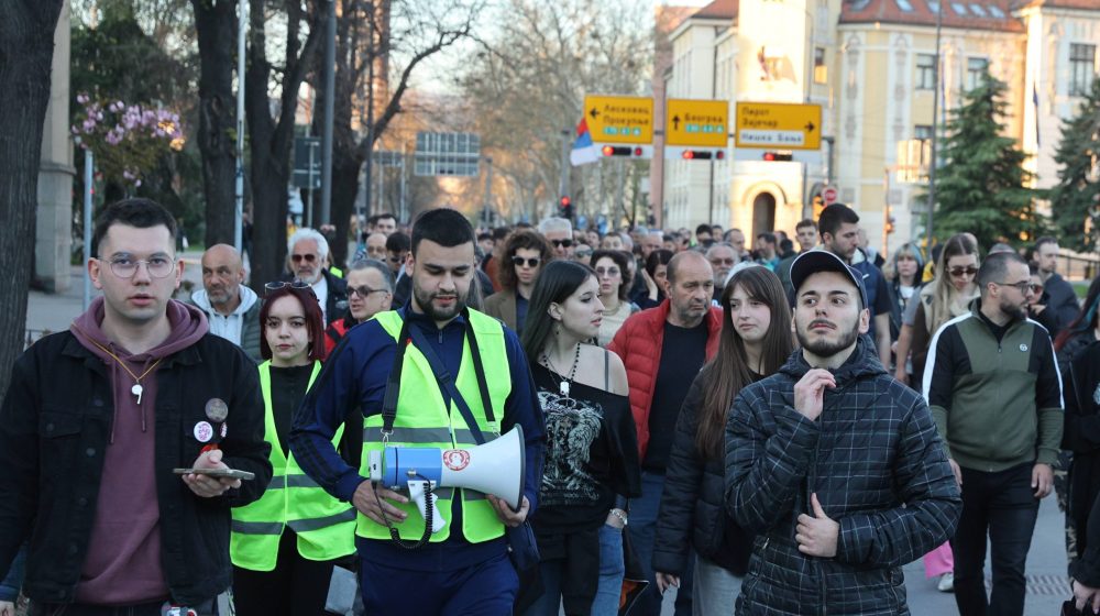"Po sili zakona": Niški studenti u protestnoj šetnji do Skupštine grada (FOTO) 1