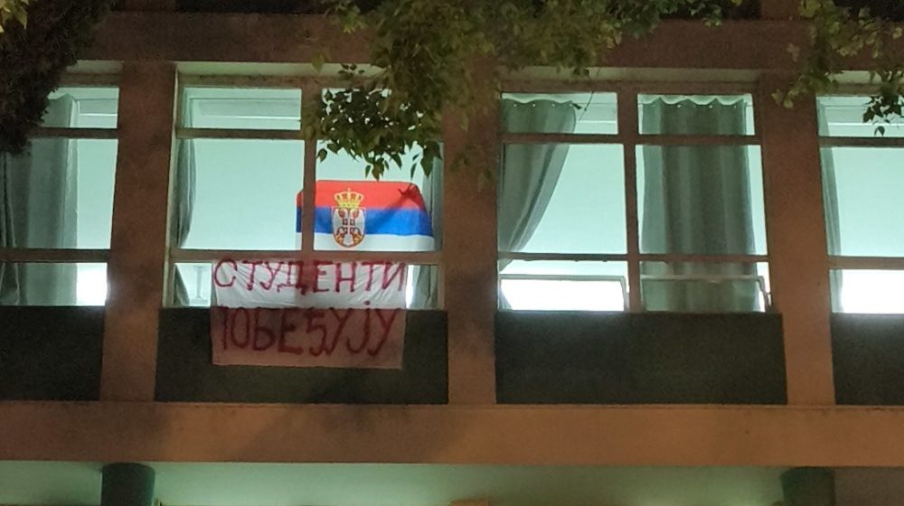 studenti pobeđuju transparent ftn