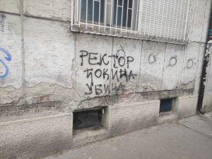 "Hristos voskrese! Rektor Đokić ubica": Cvijićeva ulica u Beogradu preplavljena grafitima 2 "Hristos voskrese! Rektor Đokić ubica": Cvijićeva ulica u Beogradu preplavljena grafitima 2