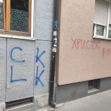 "Hristos voskrese! Rektor Đokić ubica": Cvijićeva ulica u Beogradu preplavljena grafitima 8