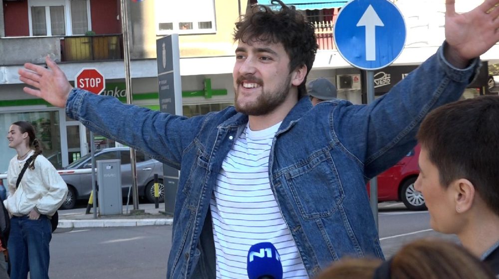 Student pušten iz pritvora posle saslušanja, poručio policajcima koji su ga tukli: "Batina pravde kuca na svačija vrata" 1