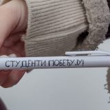 Studenti delili nalepnice u Kruševcu, komunalna policija kažnjavala one koji ih lepe 1
