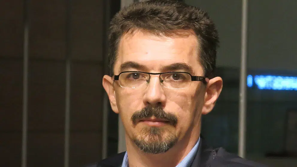 Priče o zločinu, strasti, ljubavi i kazni u istoriji naših dana: Dvadeset godina od objavljivanja romana Srđana V. Tešina "Kuvarove kletve i druge gadosti" 1