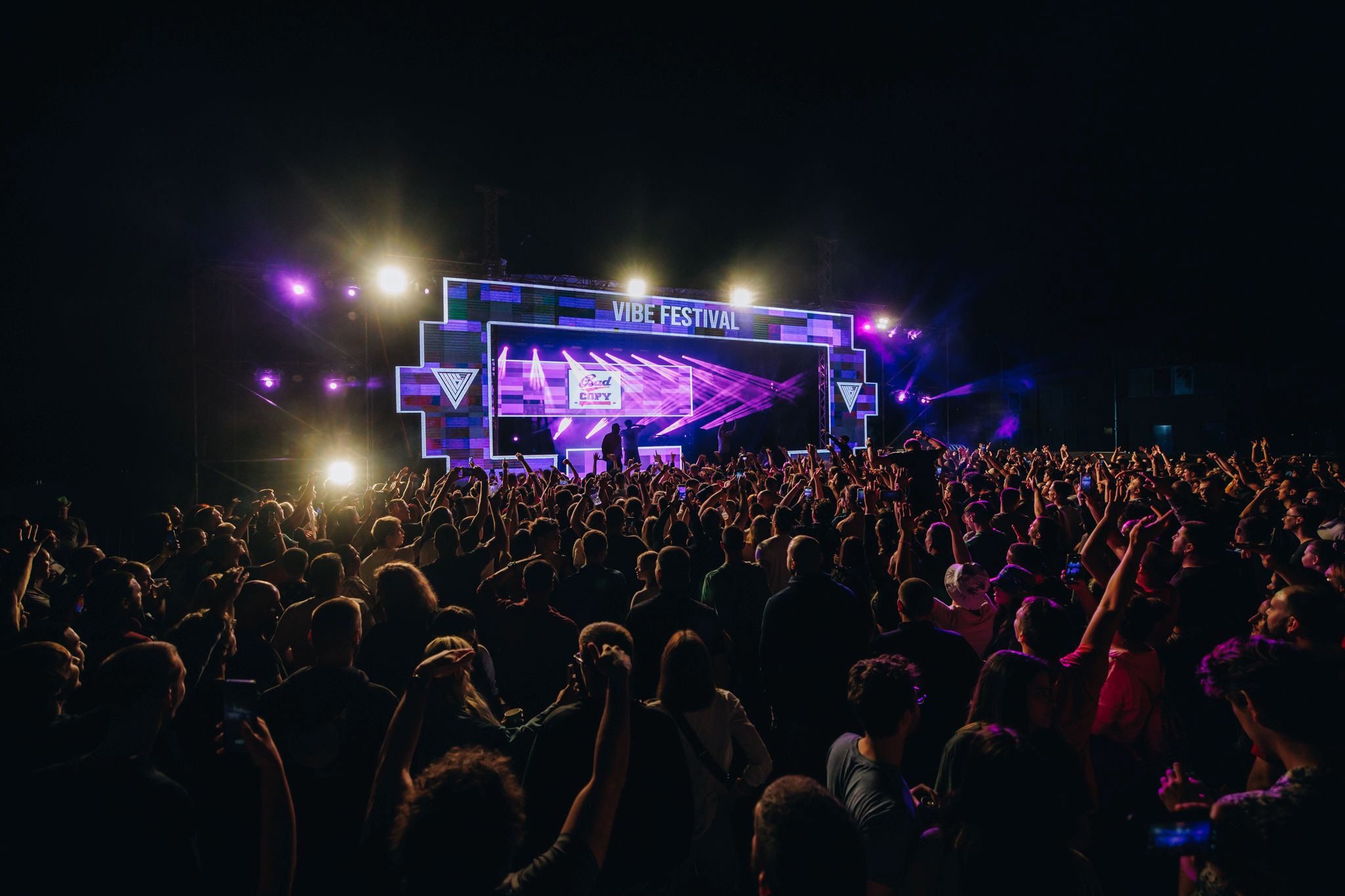VIBE Festival 2026: Tri dana muzike, umetnosti i urbane energije u Kneževom arsenalu u Kragujevcu 2 VIBE Festival 2026: Tri dana muzike, umetnosti i urbane energije u Kneževom arsenalu u Kragujevcu 1