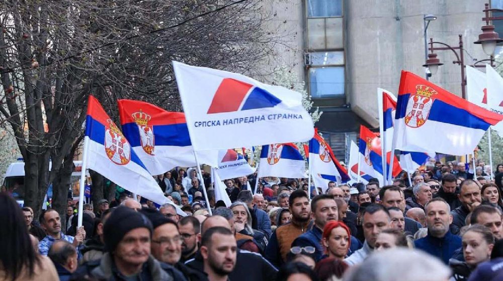 “Skretanje pažnje javnosti, merenje sopstvene snage”: Šta nam govore najave o velikim skupovima SNS u Beogradu i Novom Sadu? 1
