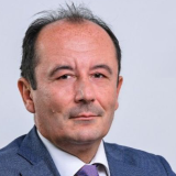 Lekar i pesnik: Ko je Vladan Živaljević, predsednik Izborne komisije za novi saziv Studentskog parlamenta Medicinskog fakulteta? 8
