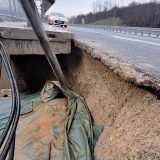 Inženjer poziva na hitnu sanaciju na deonici auto-puta Pakovraće-Požega: "Klizišta i pukotine na nadvožnjaku, a ispod asfalta gurani glina i šljunak" (FOTO/VIDEO) 5