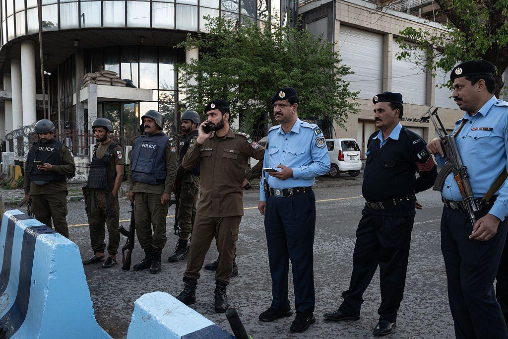 Diplomatija visokih uloga: Kako je Pakistan postao domaćin pregovora Amerike i Irana 2 Vojnici i policajci na ulicama Ismabada