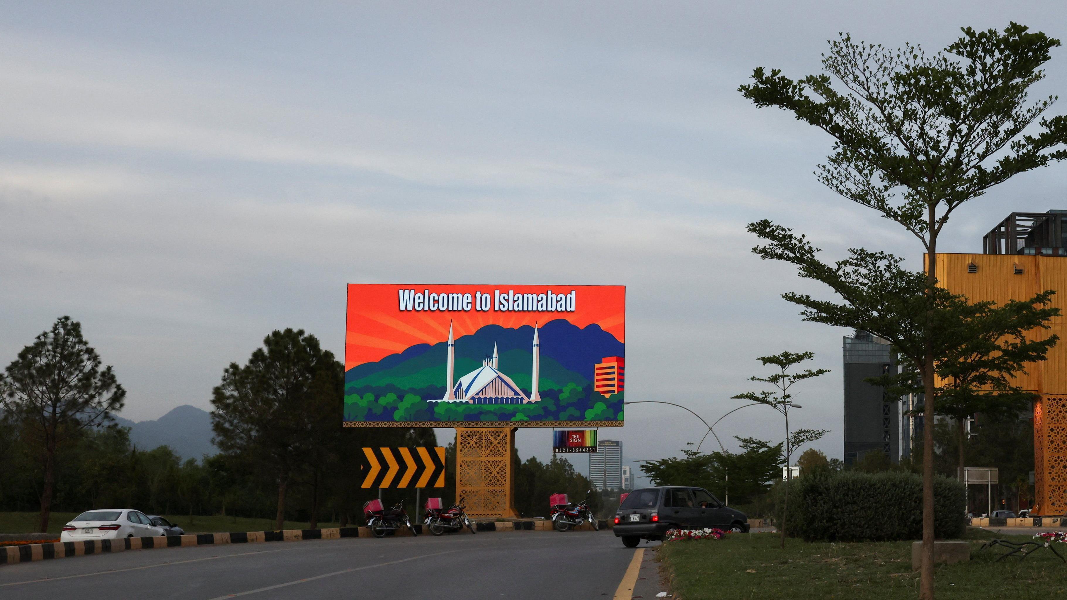 Tramp produžio primirje u ratu sa Iranom, Teheran kaže: 'Trik' 2 bilbord u Islamabadu, glavnom gradu Pakistana