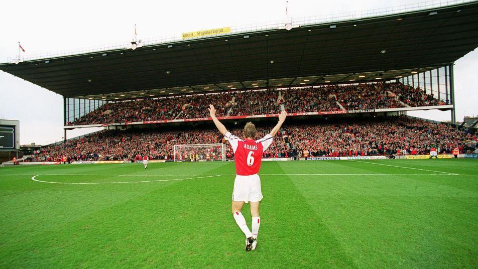 'Gospodin Jedan klub': BBC je rangirao najveće u istoriji fudbala 4 Tony Adams, Toni Adams