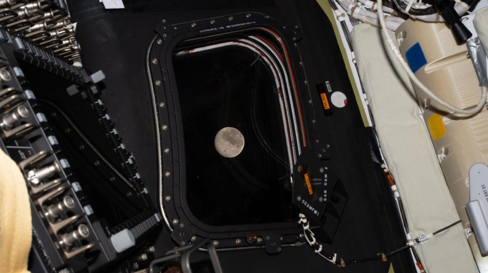 Artemis II, Mesec