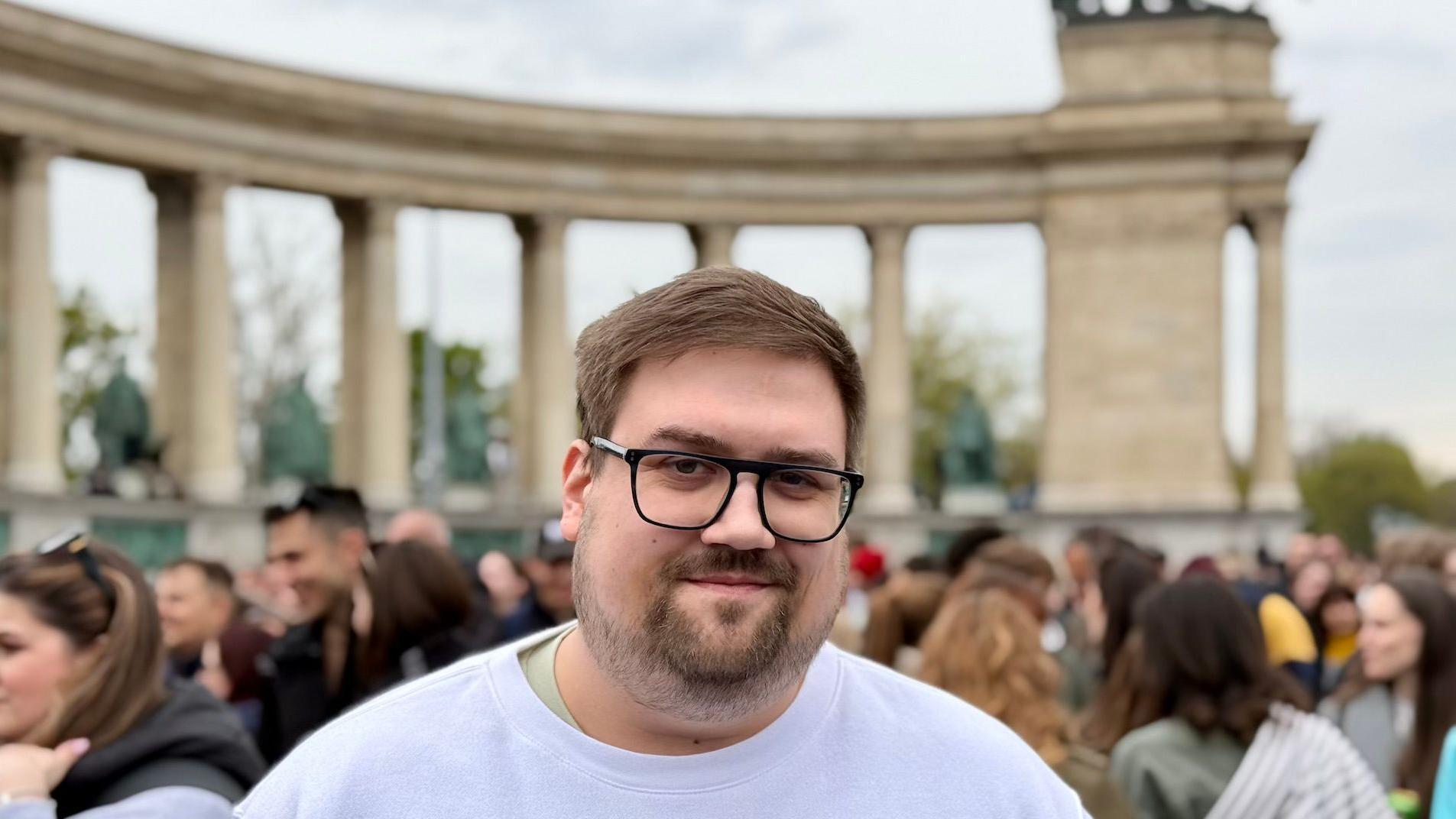 Izbori u Mađarskoj: Politička borba Orbana i Mađara zbog koje se i porodice dele i svađaju 2 Geza Mate na skupu opozicione partije Tisa u Budimpešti 10. aprila 2026.